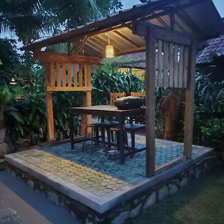 Giri Sari Guest House เปมูเตรัน ภายนอก รูปภาพ