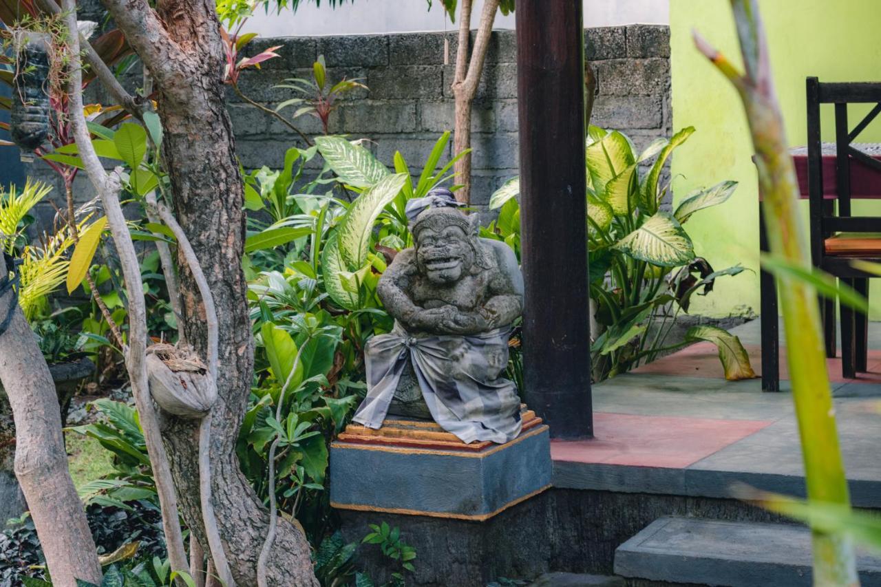 Giri Sari Guest House เปมูเตรัน ภายนอก รูปภาพ