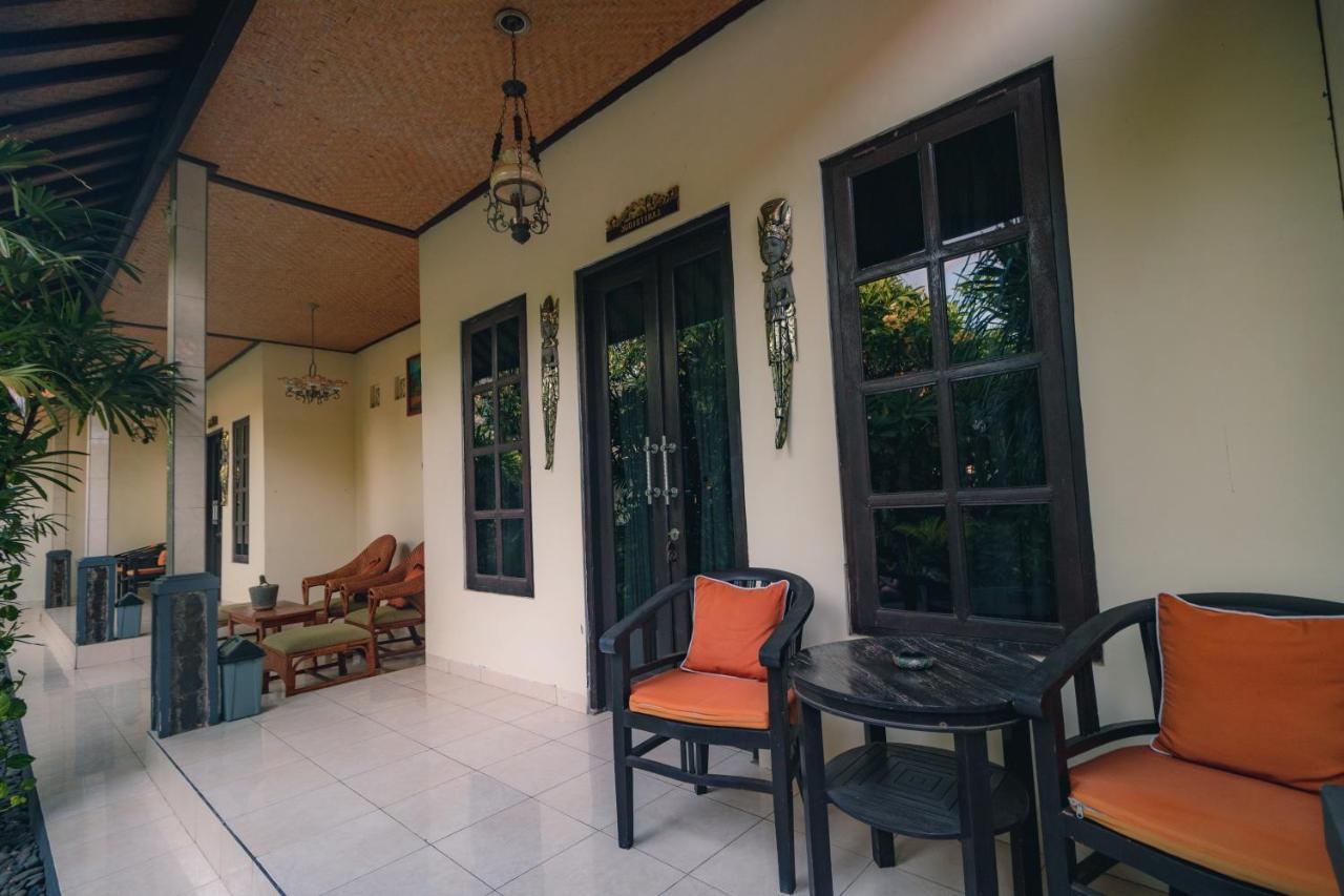 Giri Sari Guest House เปมูเตรัน ภายนอก รูปภาพ