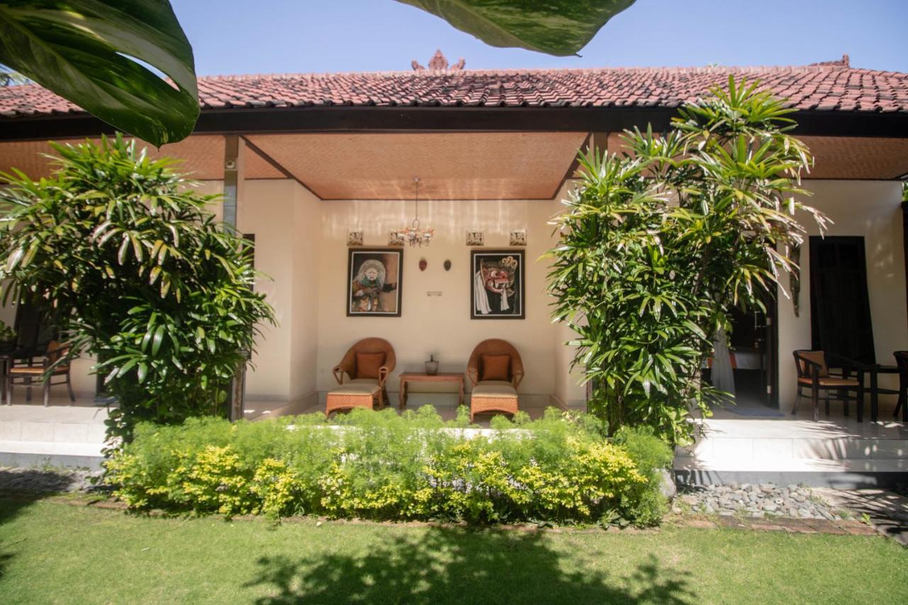 Giri Sari Guest House เปมูเตรัน ภายนอก รูปภาพ