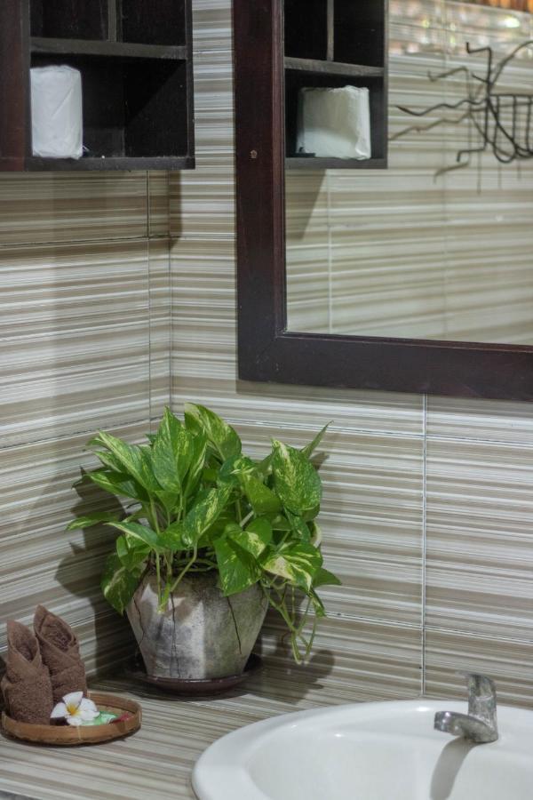 Giri Sari Guest House เปมูเตรัน ภายนอก รูปภาพ
