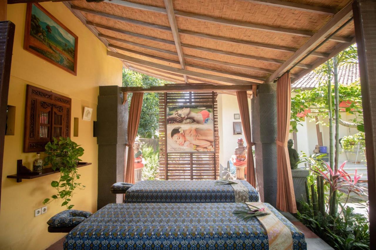 Giri Sari Guest House เปมูเตรัน ภายนอก รูปภาพ