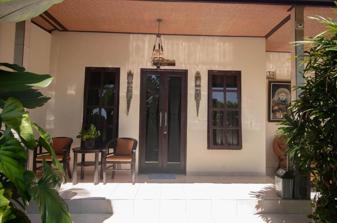 Giri Sari Guest House เปมูเตรัน ภายนอก รูปภาพ