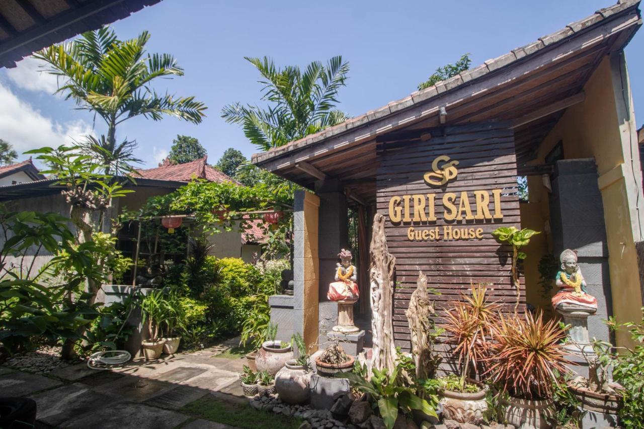 Giri Sari Guest House เปมูเตรัน ภายนอก รูปภาพ