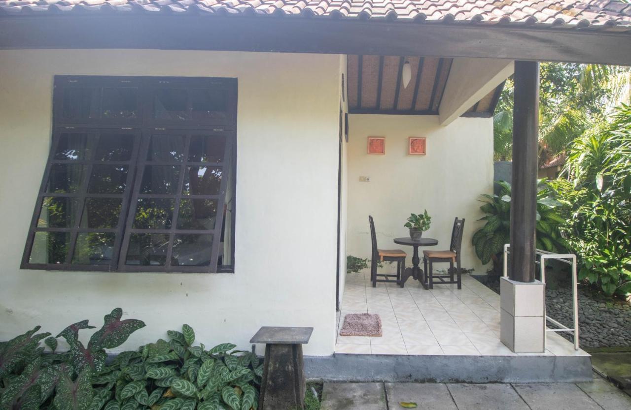 Giri Sari Guest House เปมูเตรัน ภายนอก รูปภาพ