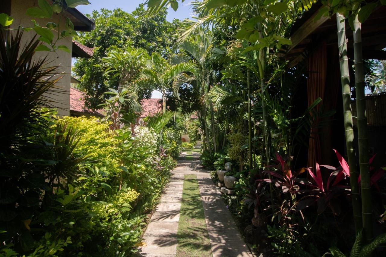 Giri Sari Guest House เปมูเตรัน ภายนอก รูปภาพ