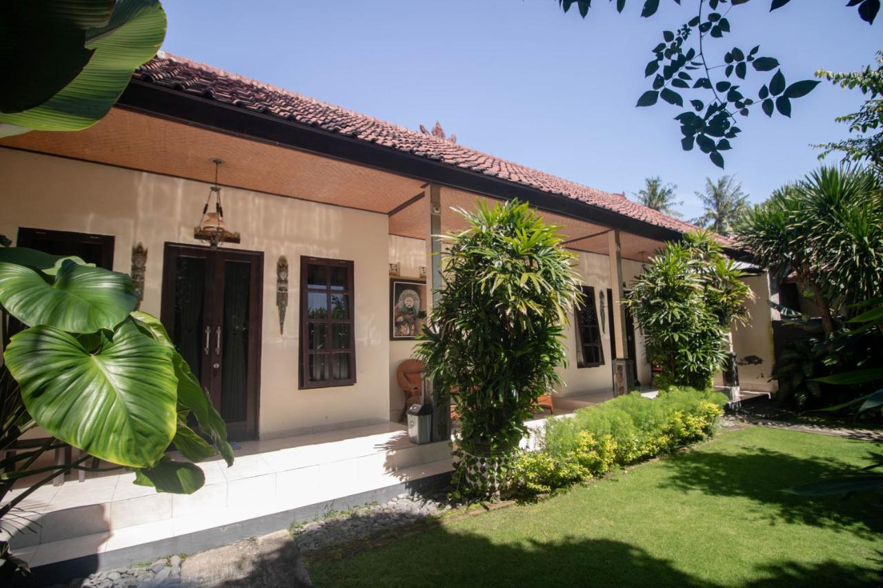 Giri Sari Guest House เปมูเตรัน ภายนอก รูปภาพ