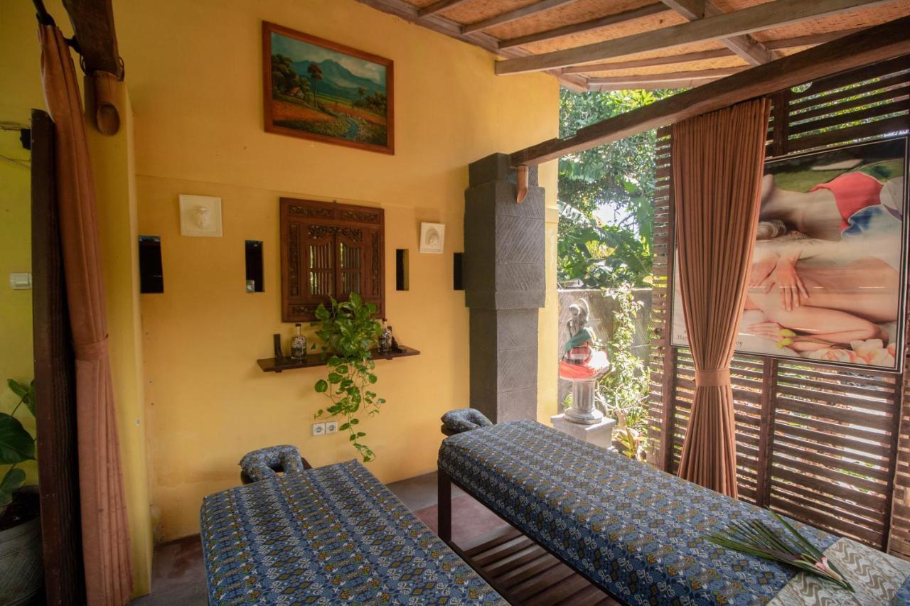 Giri Sari Guest House เปมูเตรัน ภายนอก รูปภาพ