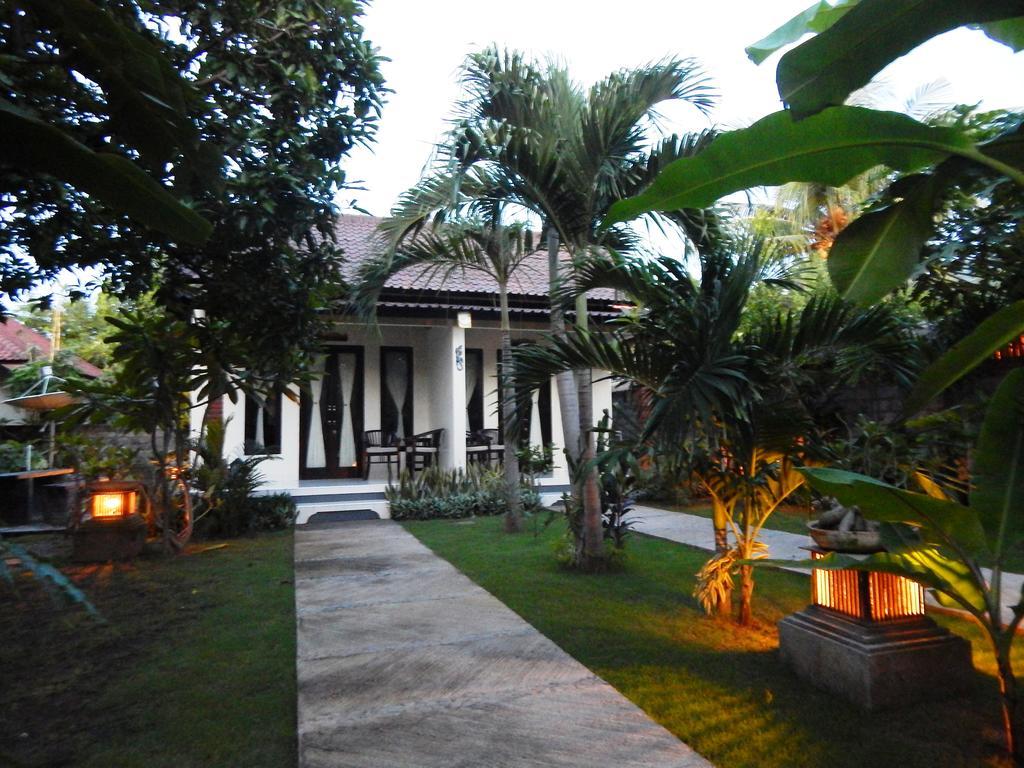 Giri Sari Guest House เปมูเตรัน ภายนอก รูปภาพ