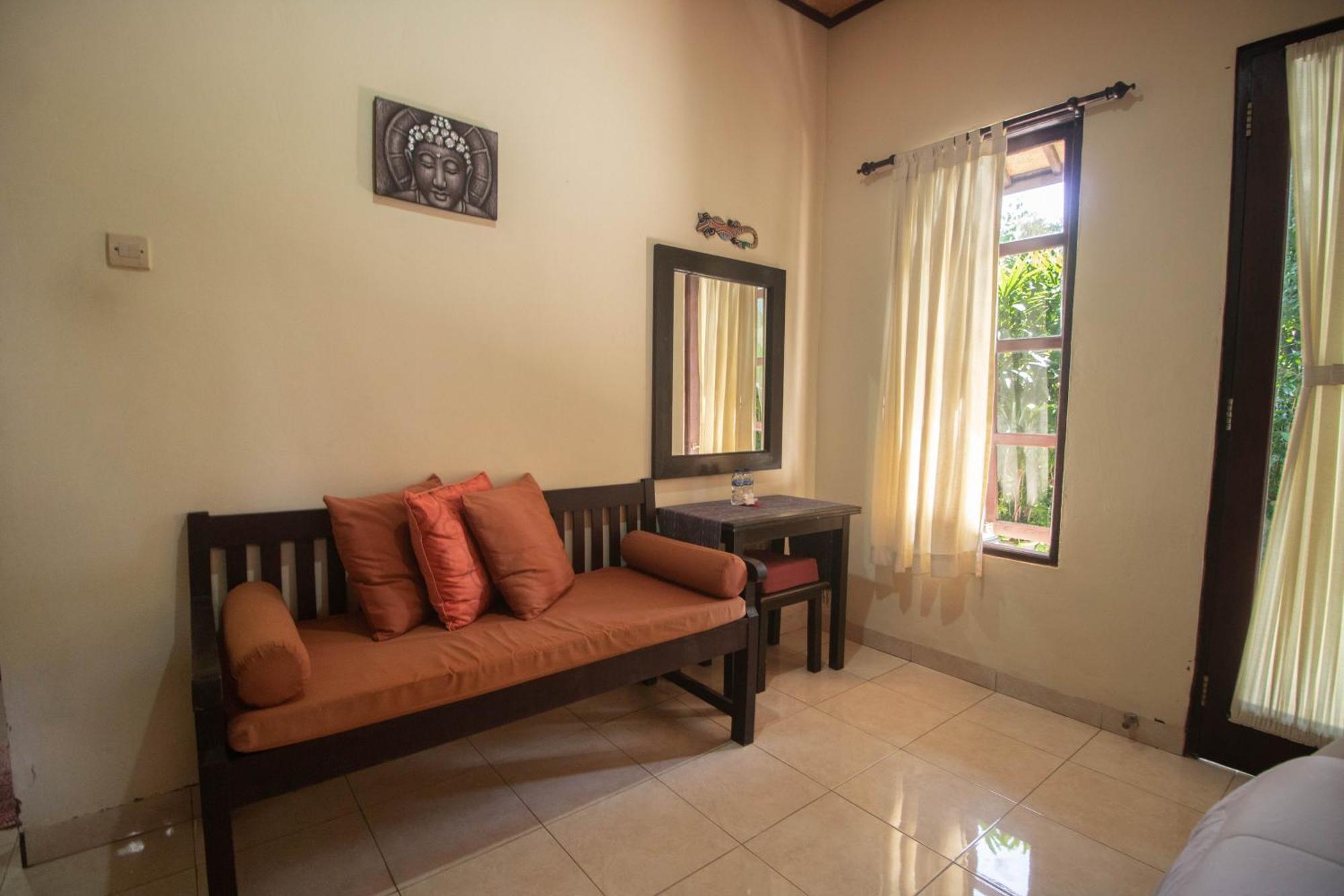 Giri Sari Guest House เปมูเตรัน ภายนอก รูปภาพ