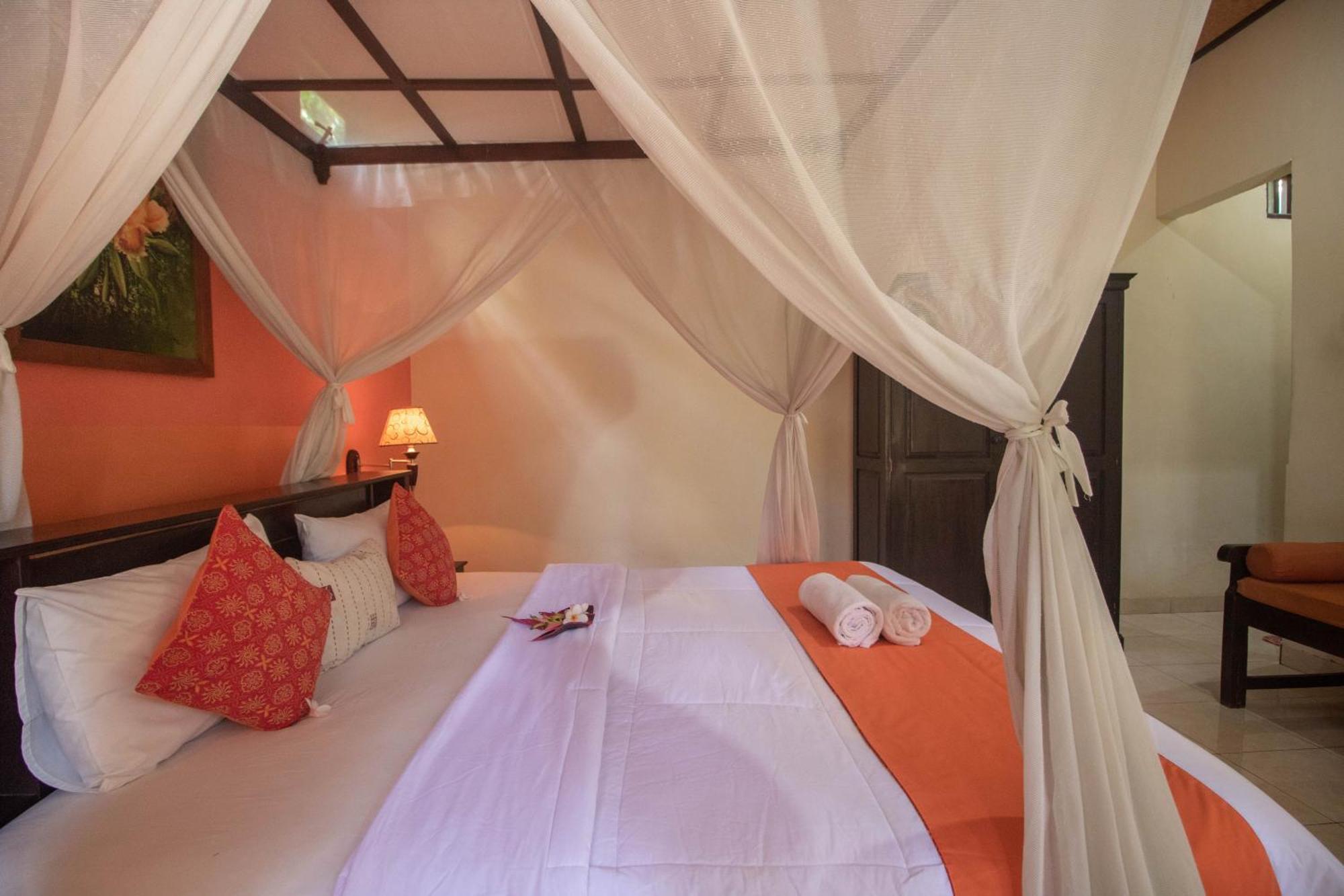 Giri Sari Guest House เปมูเตรัน ภายนอก รูปภาพ