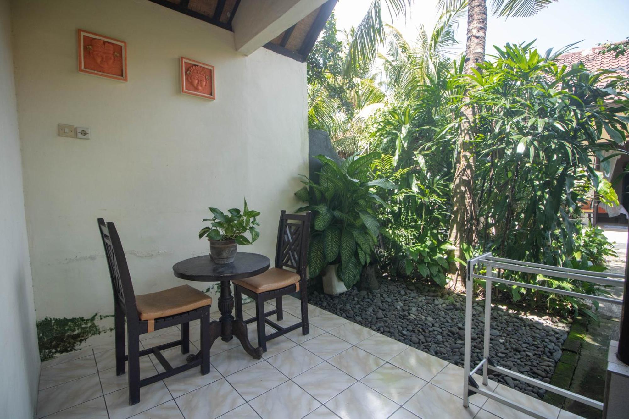 Giri Sari Guest House เปมูเตรัน ภายนอก รูปภาพ