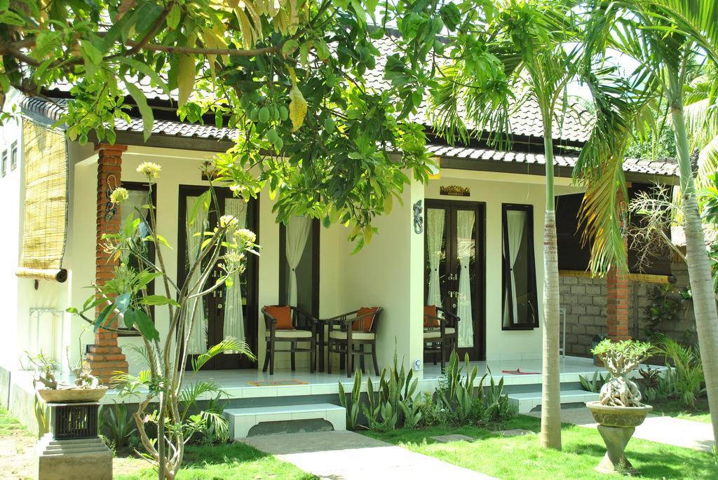 Giri Sari Guest House เปมูเตรัน ภายนอก รูปภาพ