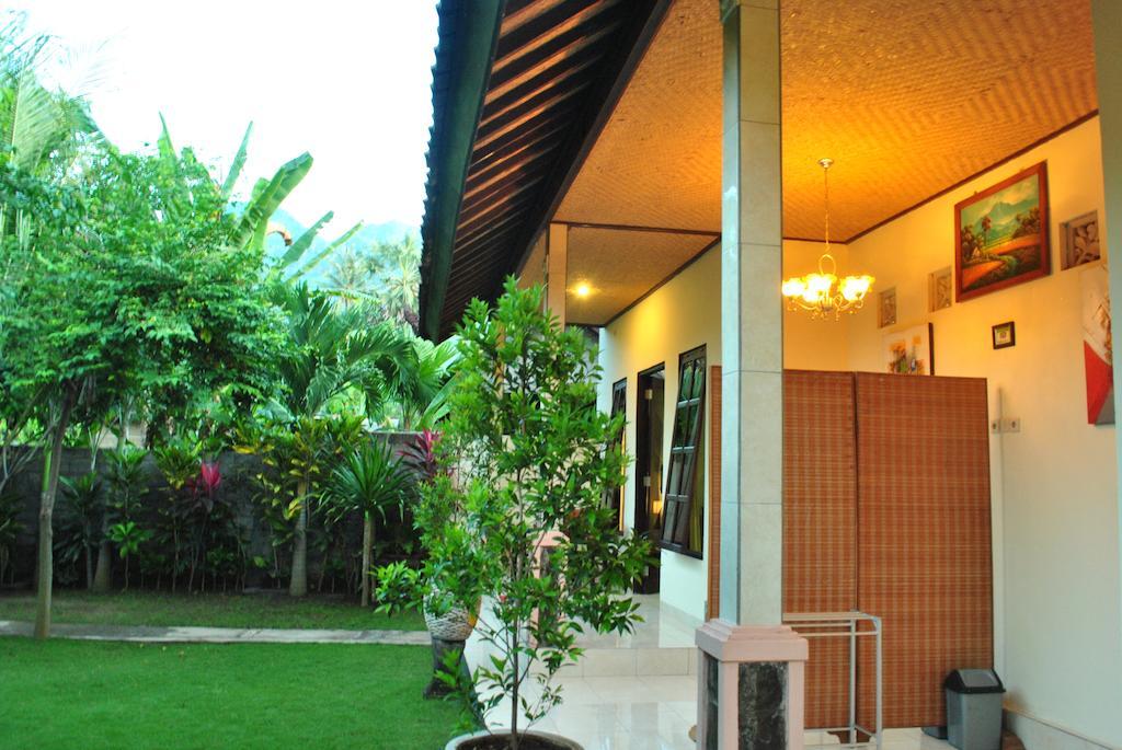 Giri Sari Guest House เปมูเตรัน ภายนอก รูปภาพ