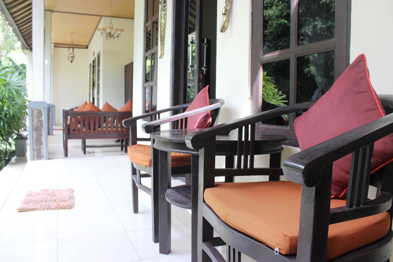 Giri Sari Guest House เปมูเตรัน ภายนอก รูปภาพ